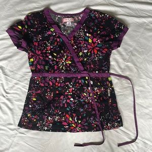 Mosaic and Paint Splatter Koi Women’s Scrub Top - Size XS